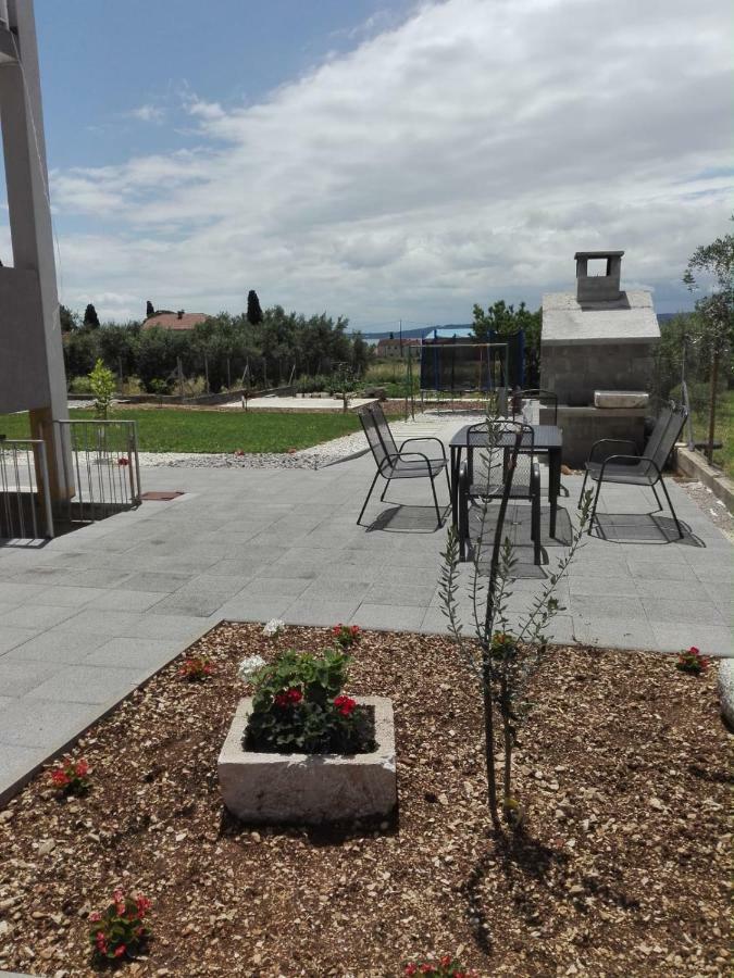 Cozy Apartment With Sea View Kastela Exterior photo