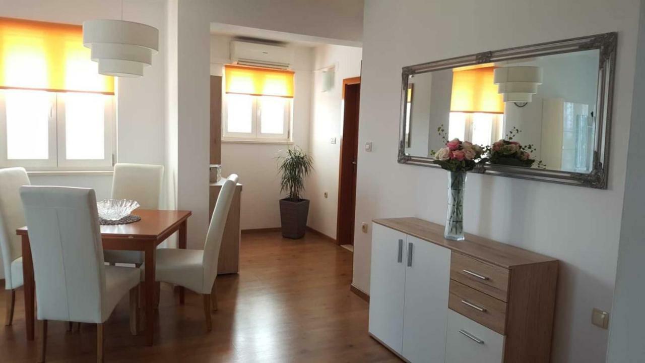 Cozy Apartment With Sea View Kastela Exterior photo